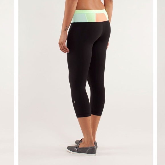 Lululemon Reversible Wunder Under Crop - Picture 3 of 11